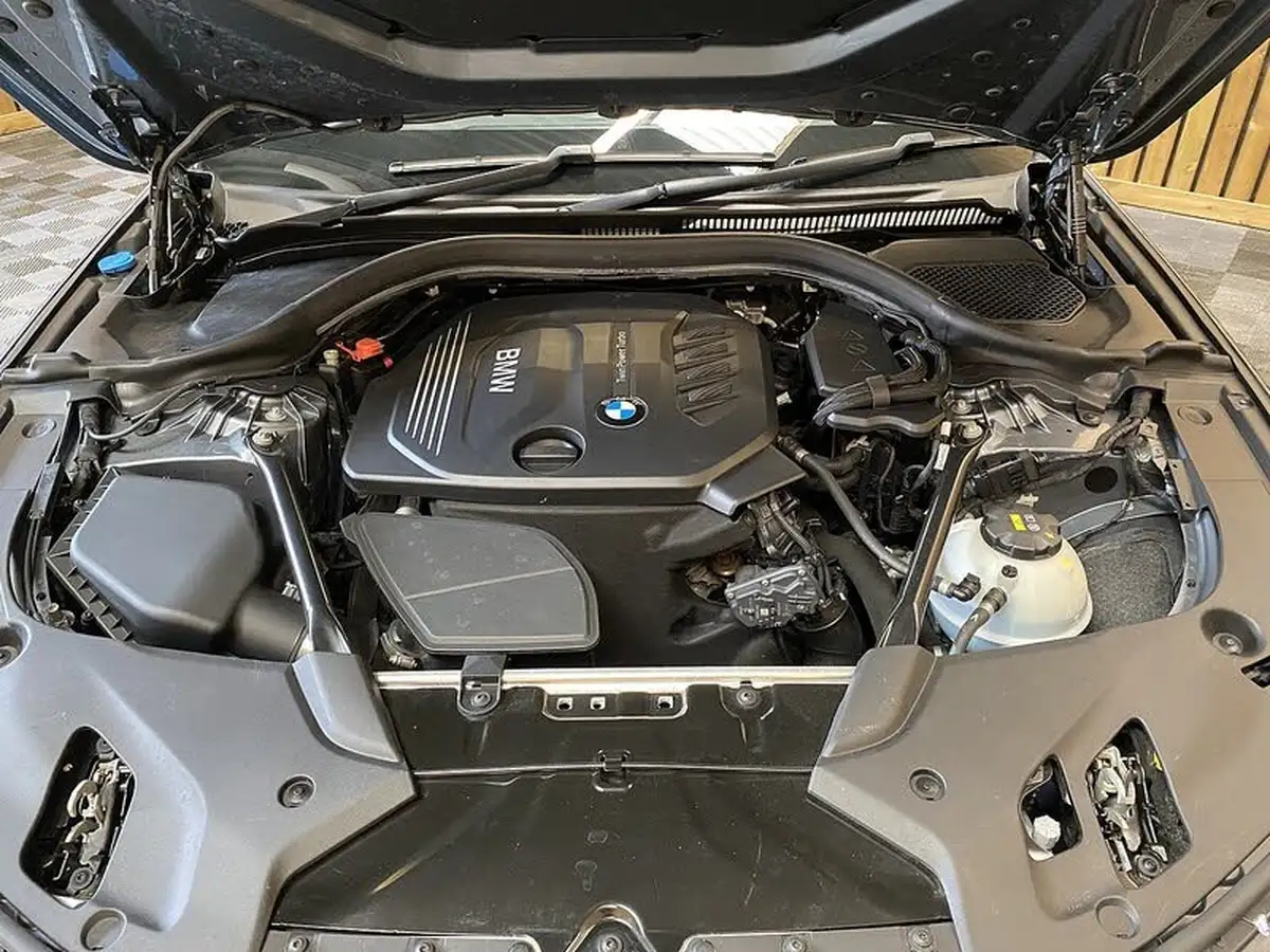 2017-bmw-5-series-20td-520d-m-sport-xdrive-saloon-4d-big-6