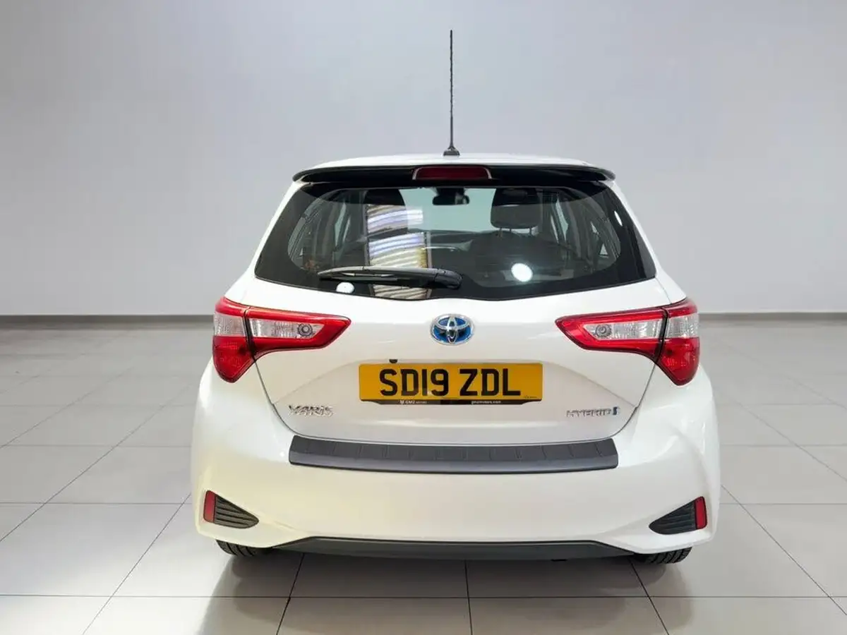 2019-toyota-yaris-15-vvt-i-icon-tech-hybrid-big-7