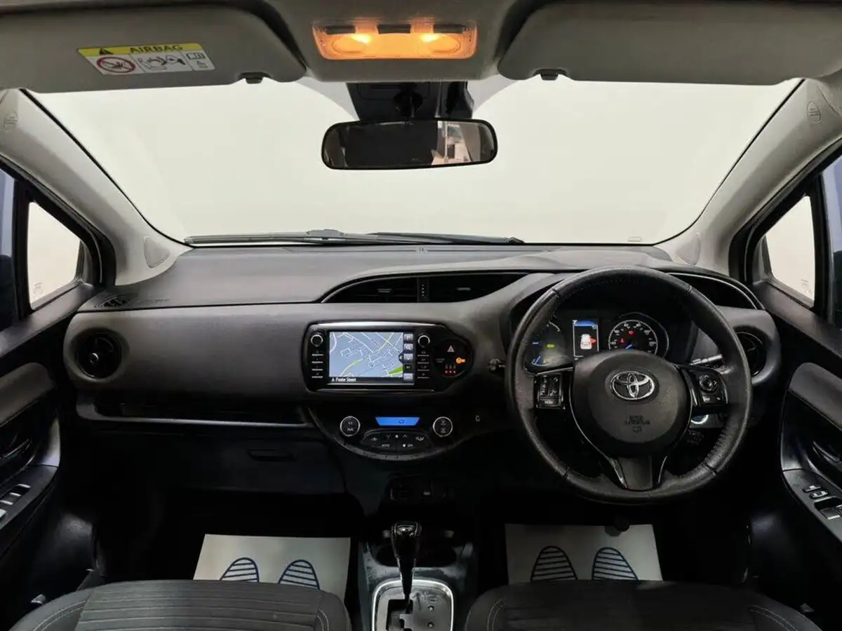 2019-toyota-yaris-15-vvt-i-icon-tech-hybrid-big-3