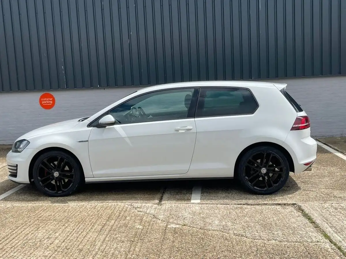 2014-volkswagen-golf-20tdi-gtd-3d-big-75