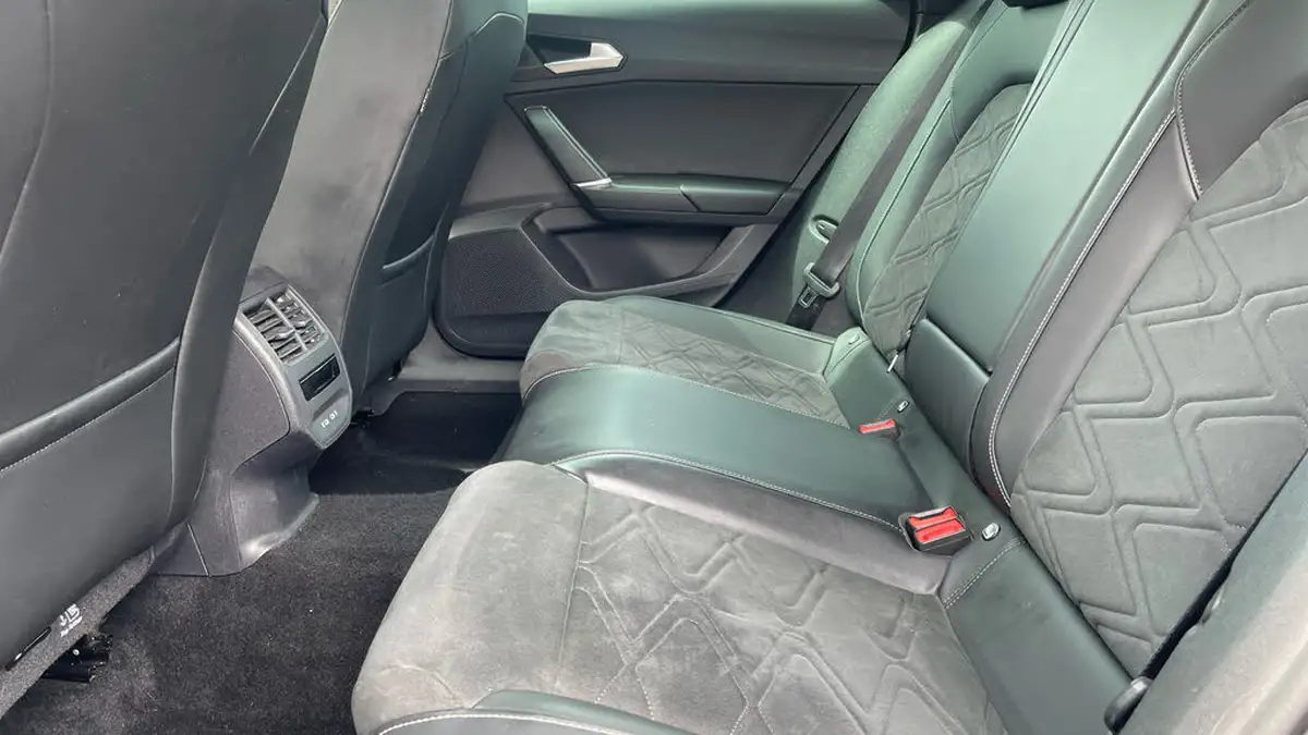 2021-seat-leon-15-etsi-xcellence-estate-big-13