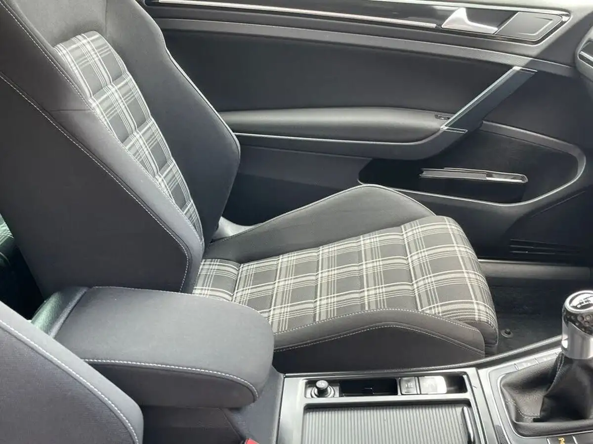 2014-volkswagen-golf-20tdi-gtd-3d-big-27