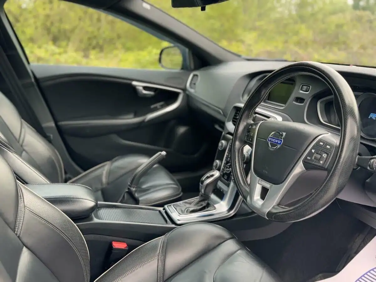 2014-volvo-v40-16td-d2-r-design-lux-powershift-big-7