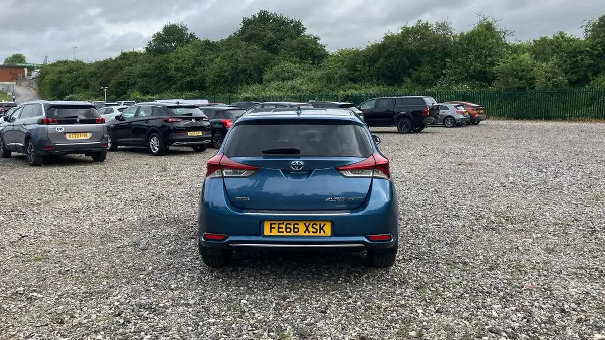 2016-toyota-auris-18-vvt-i-hsd-excel-hatchback-big-18