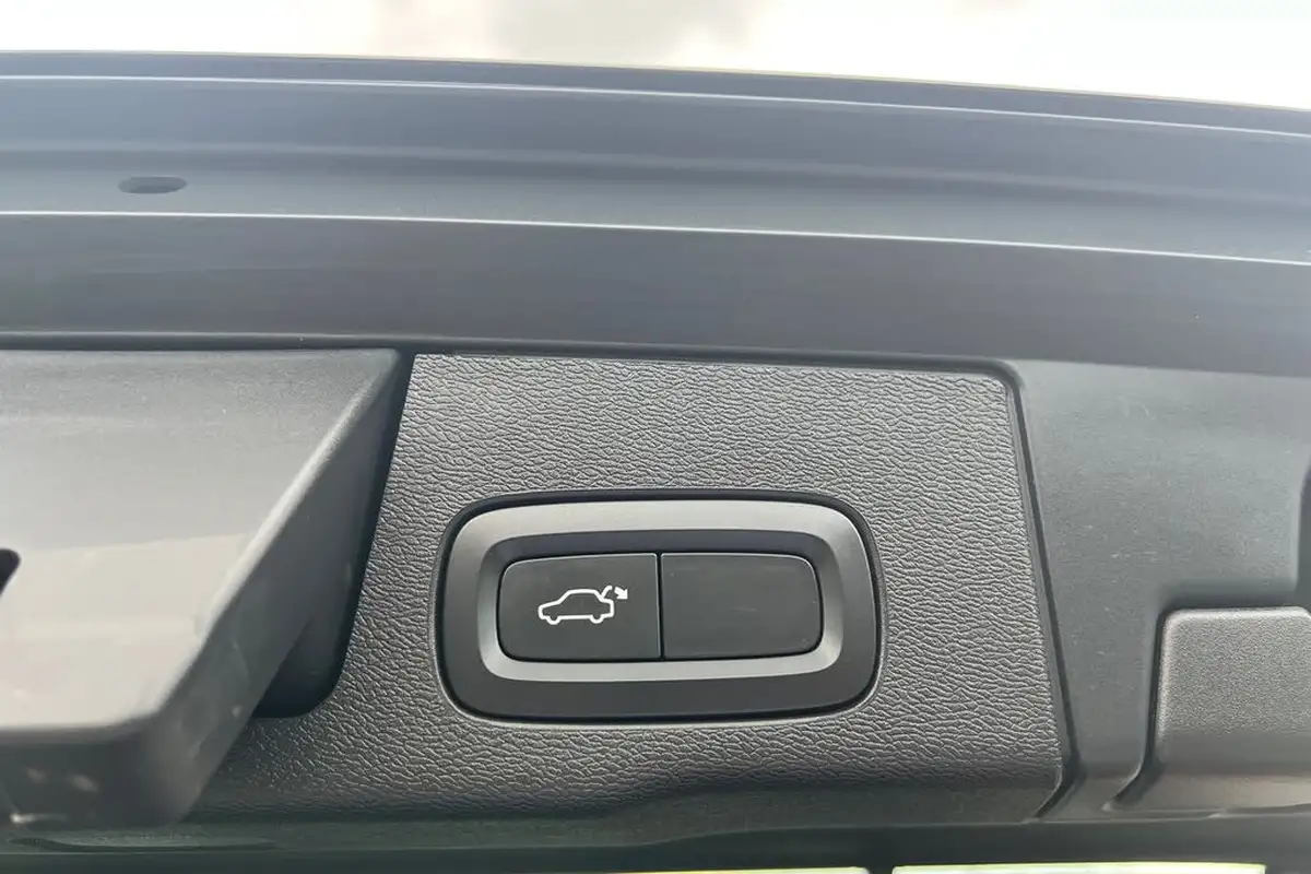 2021-volvo-xc60-20td-b4-momentum-awd-big-24