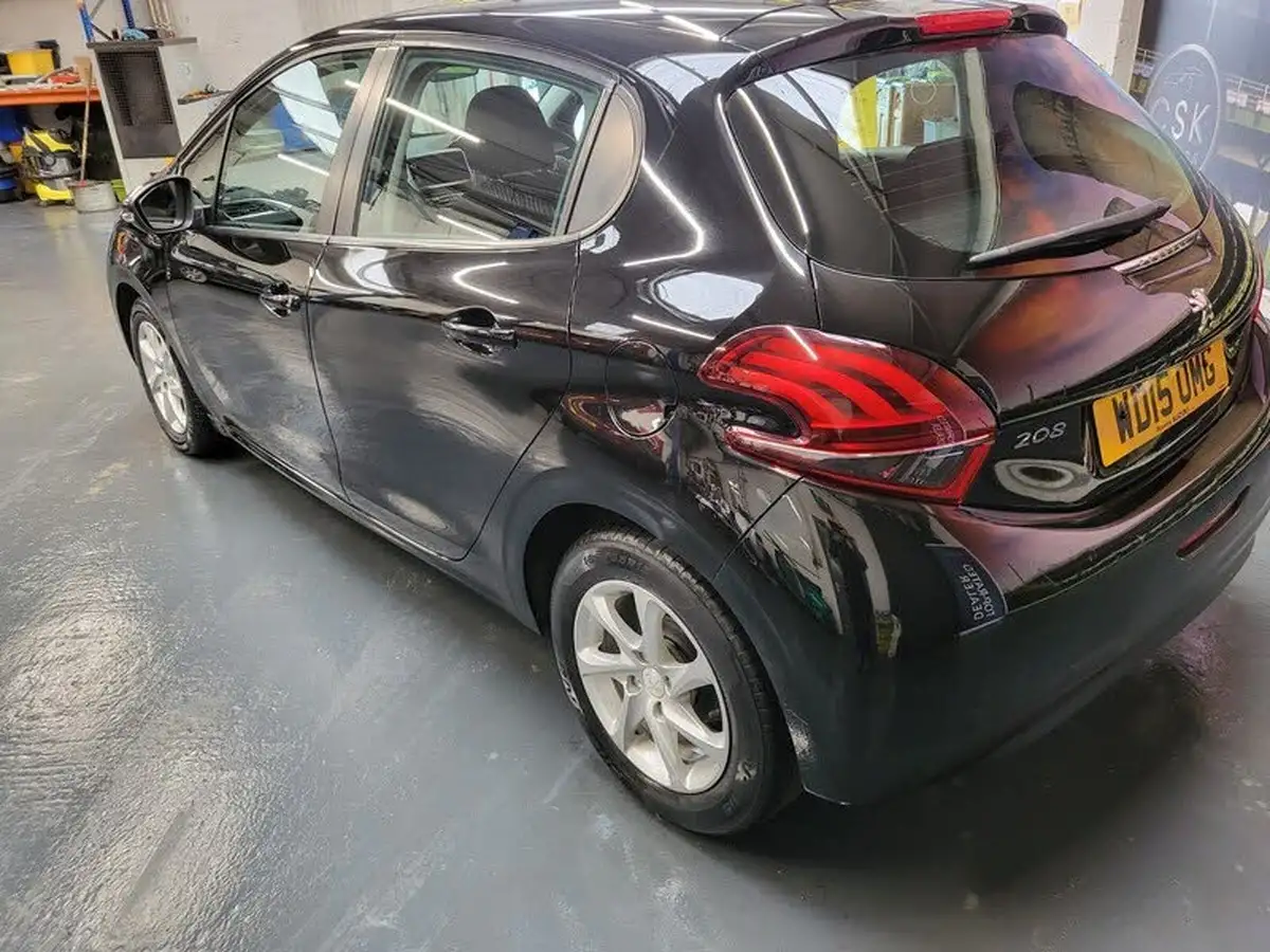 2015-peugeot-208-12-puretech-active-5d-big-17