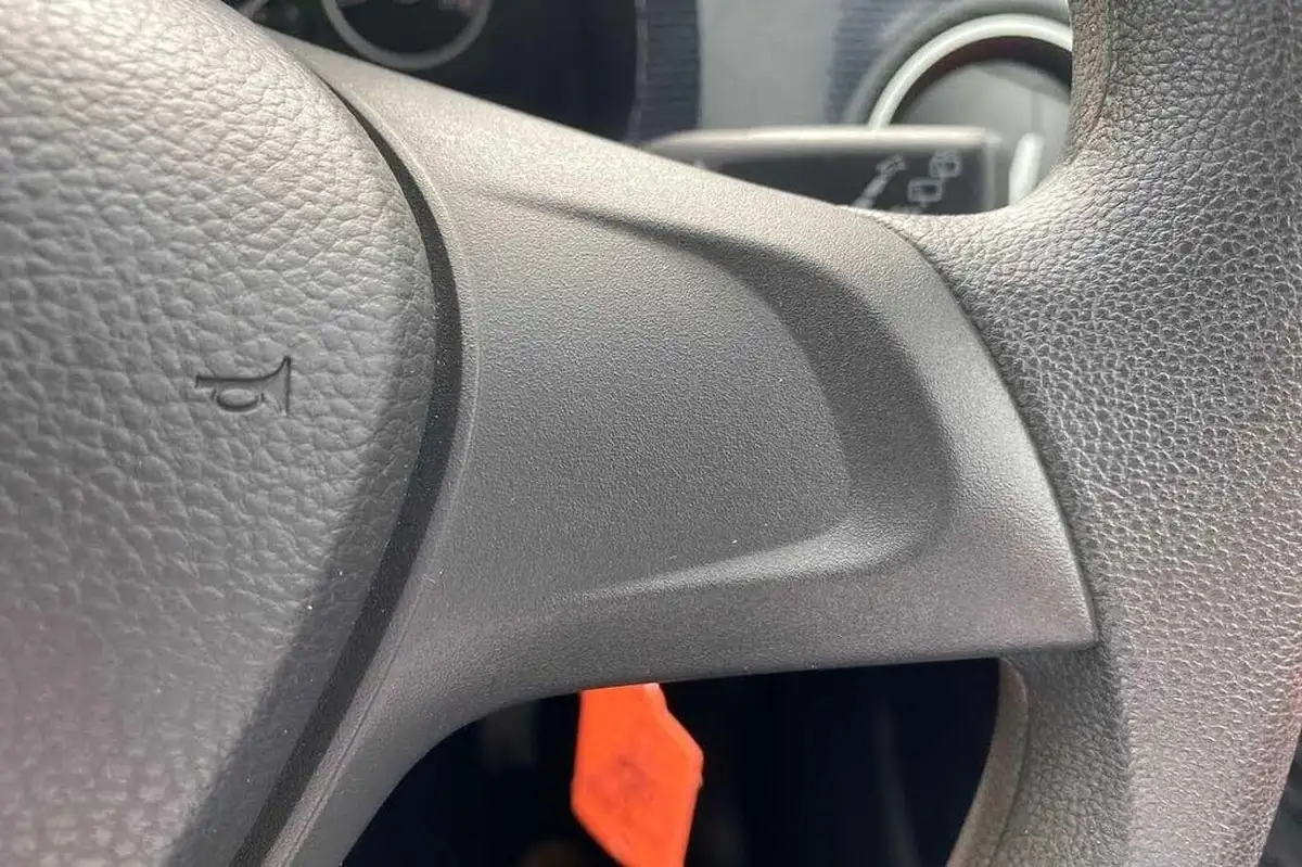 2018-volkswagen-up-10-move-up-5d-big-16