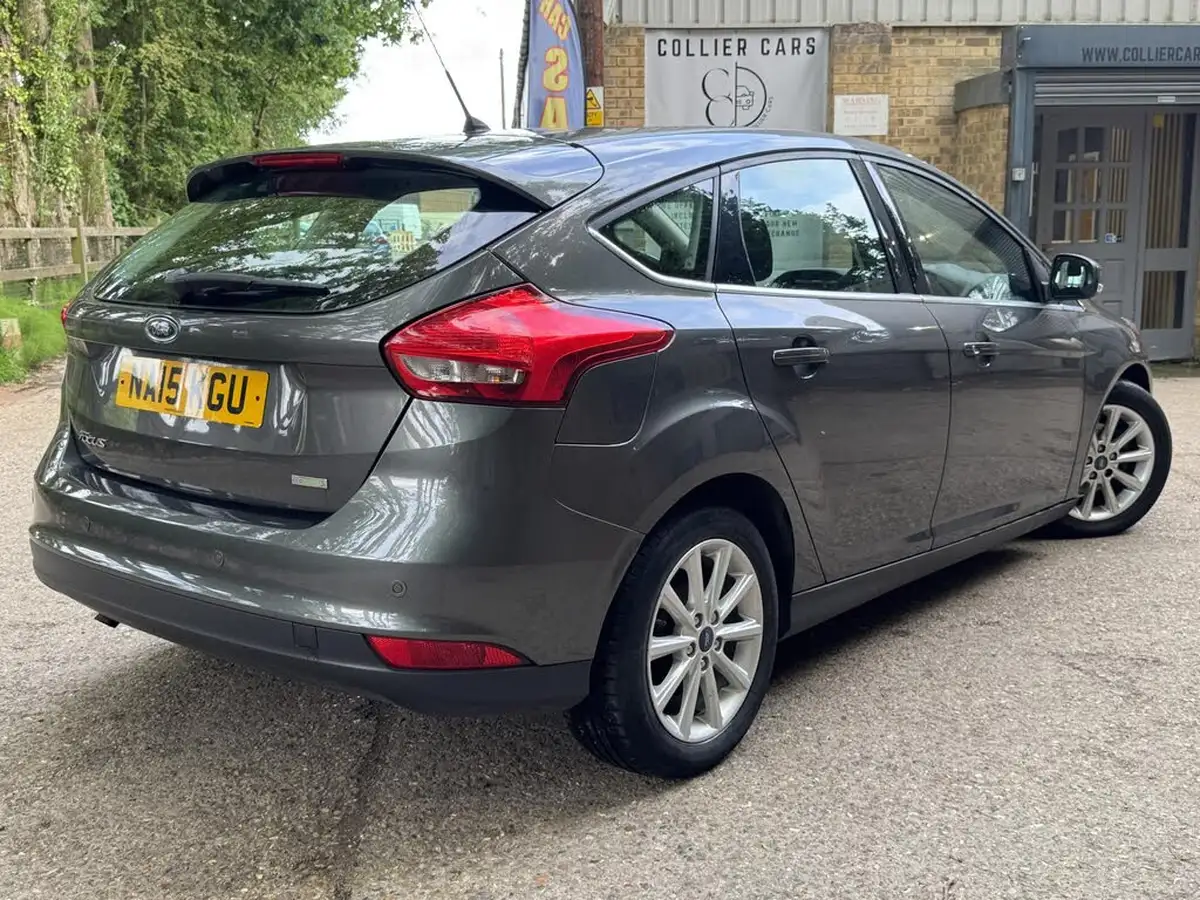 2015-ford-focus-10-titanium-t-125ps-hatchback-big-18