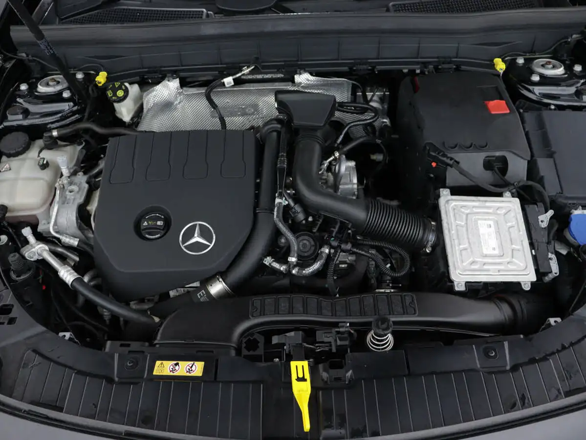 2021-mercedes-benz-glb-class-13-glb200-amg-line-7g-tronic-big-48