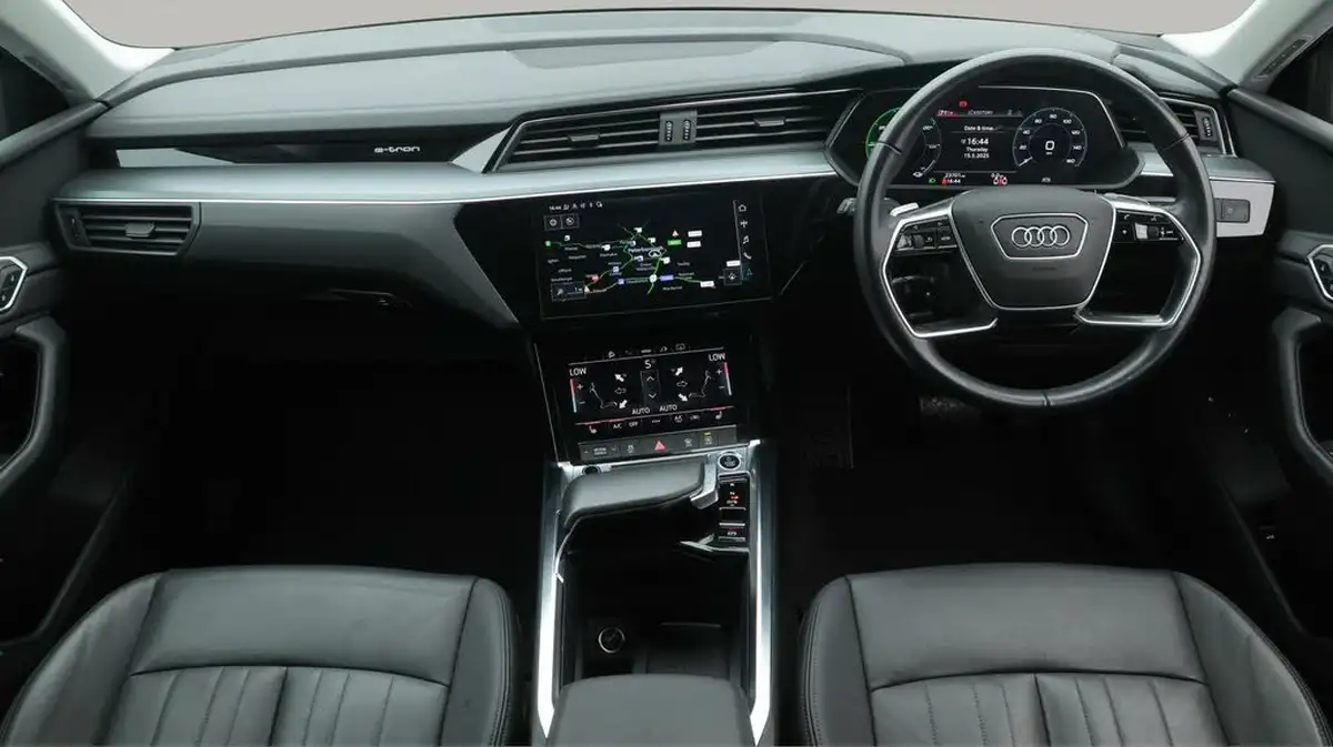 2022-audi-e-tron-50e-technik-sportback-big-13