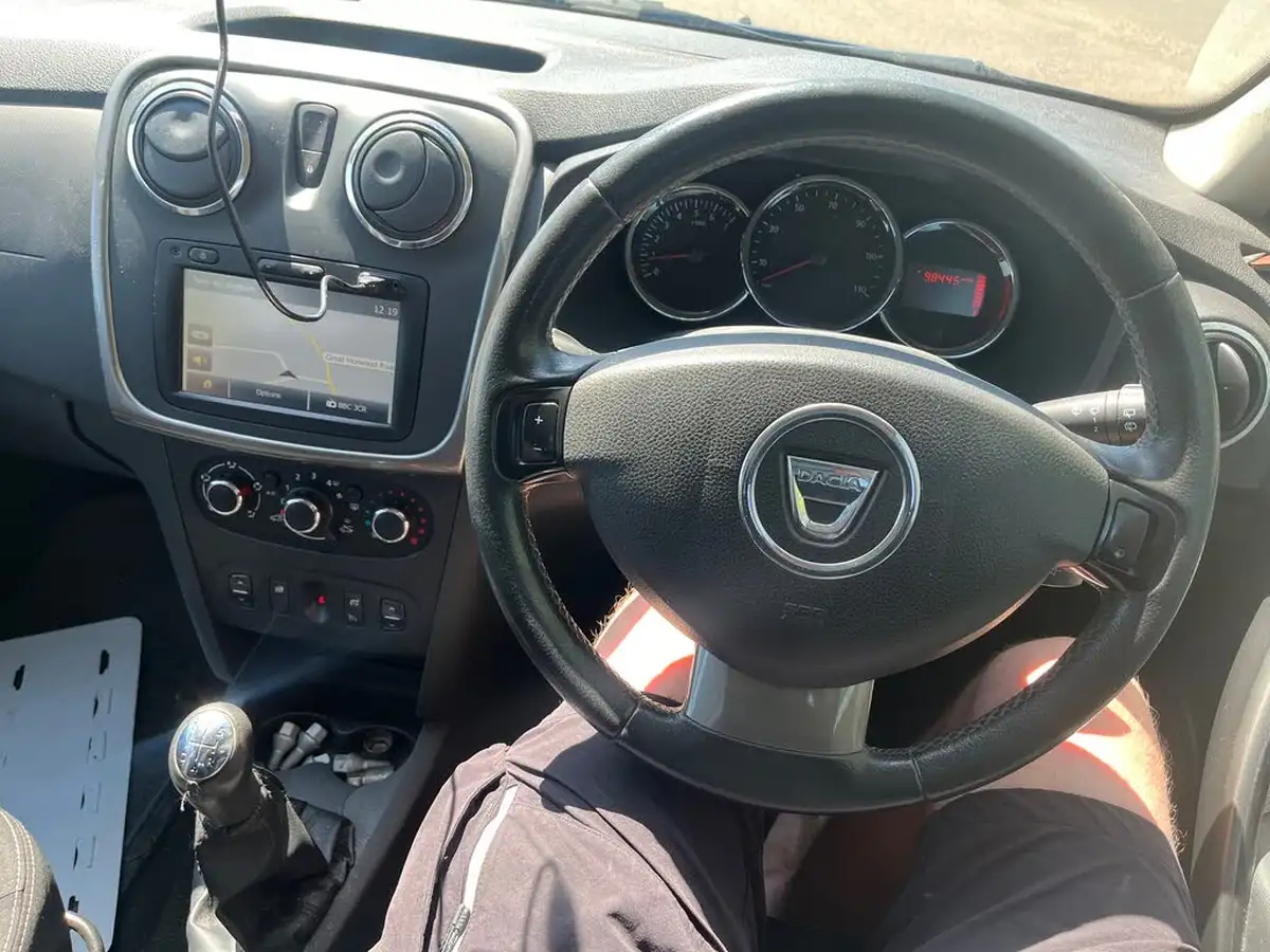 2015-dacia-sandero-15d-laureate-big-28