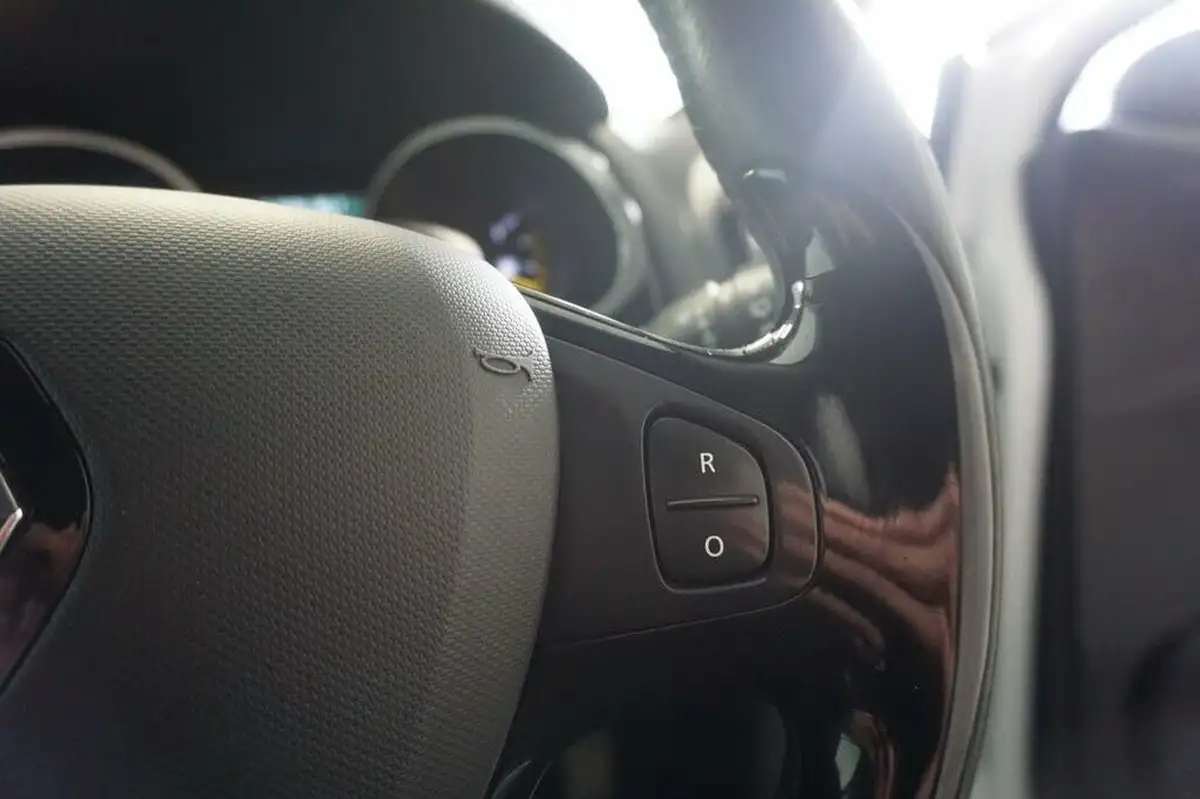 2014-renault-clio-15dci-dynamique-s-medianav-edc-auto-big-24
