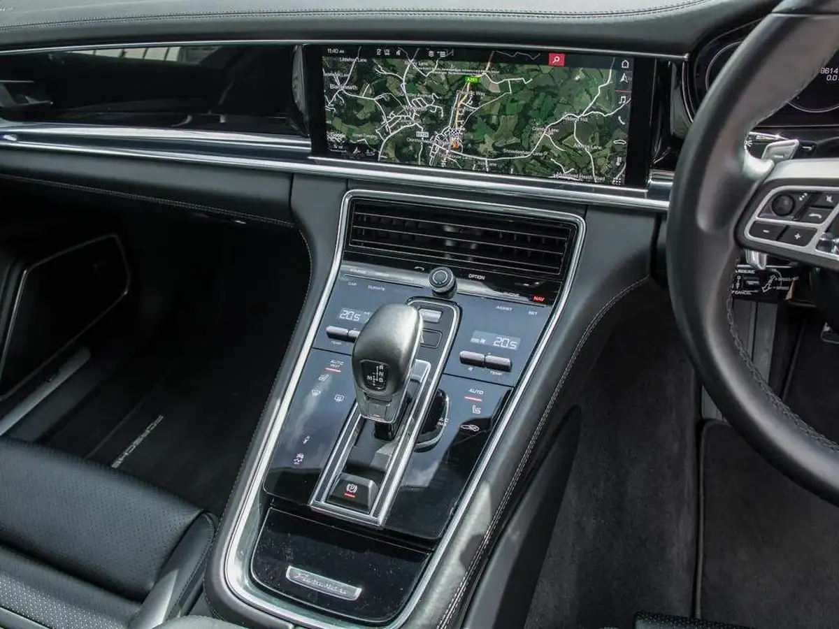 2020-porsche-panamera-40-v8-turbo-sport-turismo-big-14