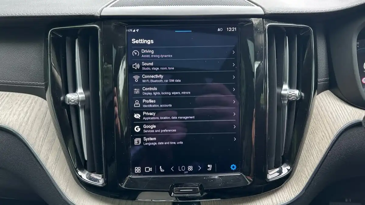 2022-volvo-xc60-20-t6-inscription-350bhp-big-16