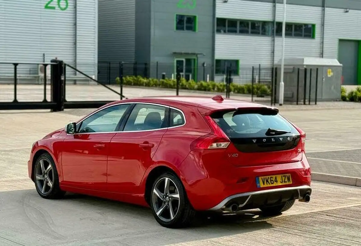 2014-volvo-v40-16td-d2-r-design-nav-big-18