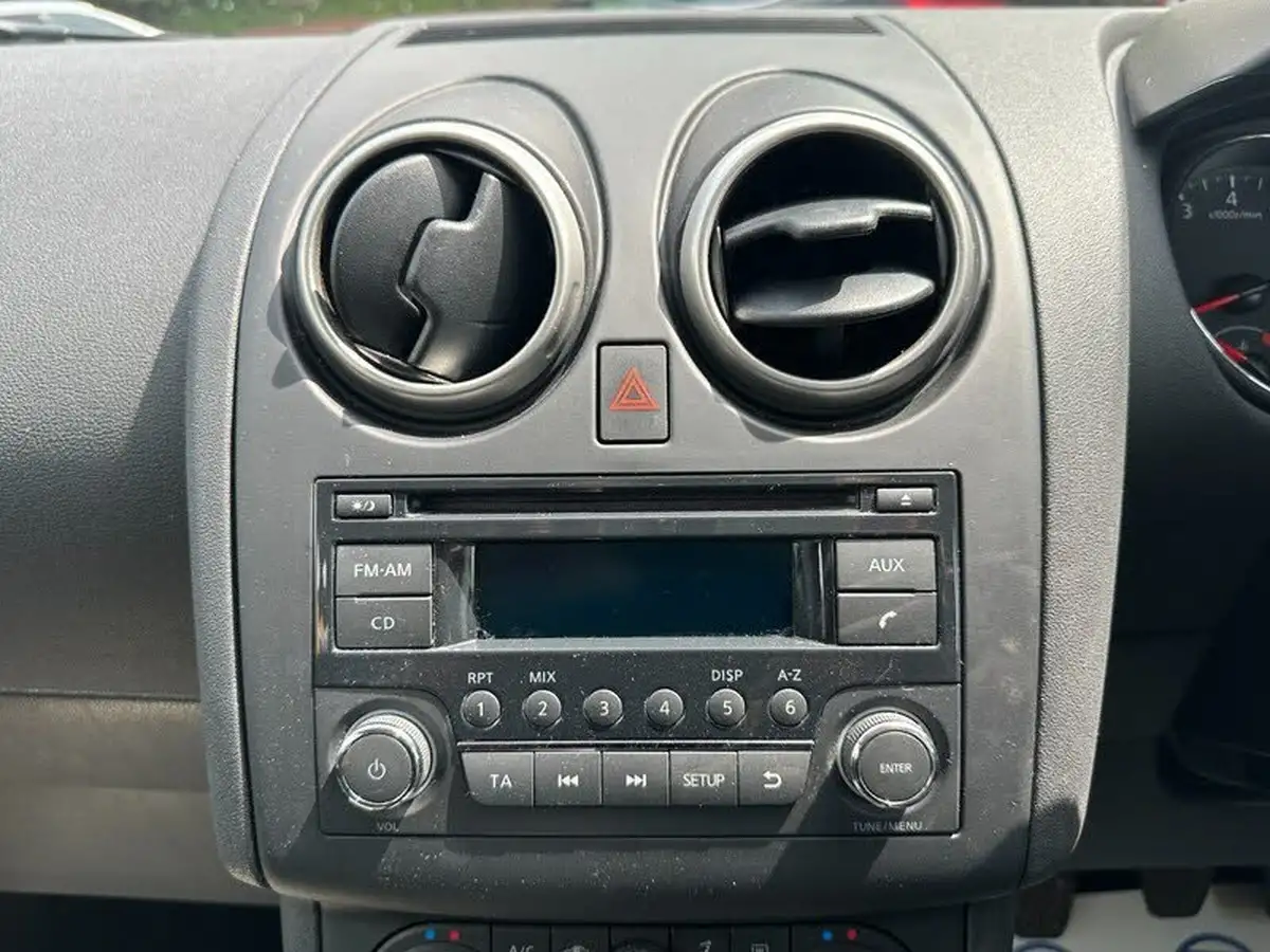 2012-nissan-qashqai-16-acenta-big-23