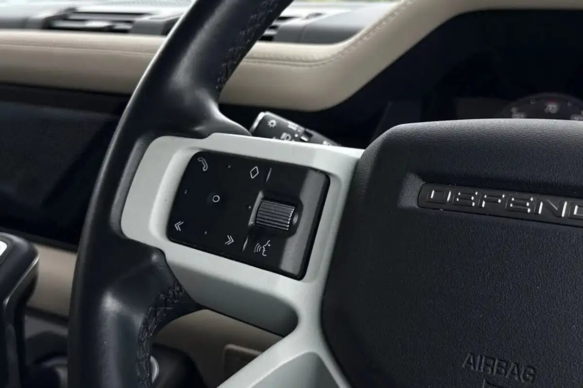 2022-land-rover-110-defender-30-d250-xs-edition-big-44