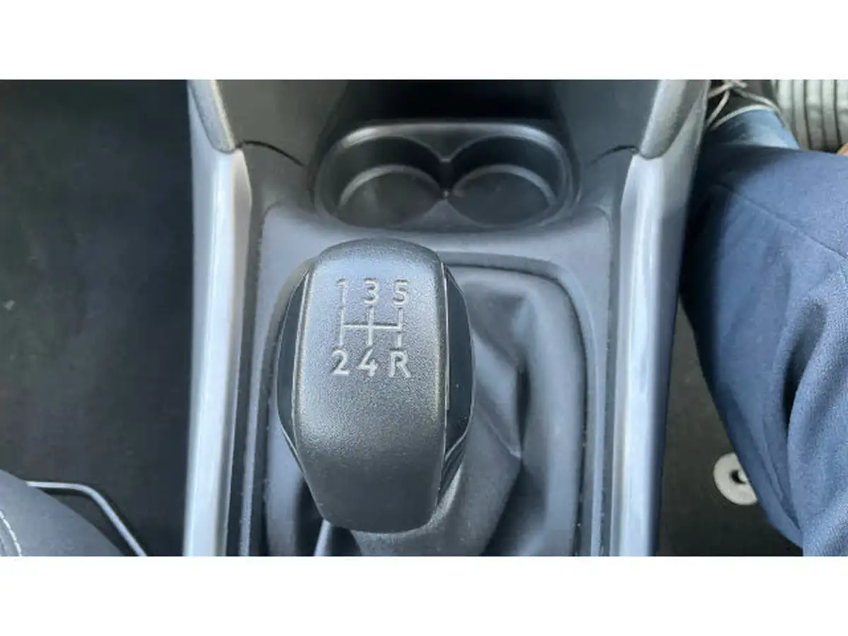 2018-peugeot-2008-suv-12-puretech-active-82bhp-ss-big-27
