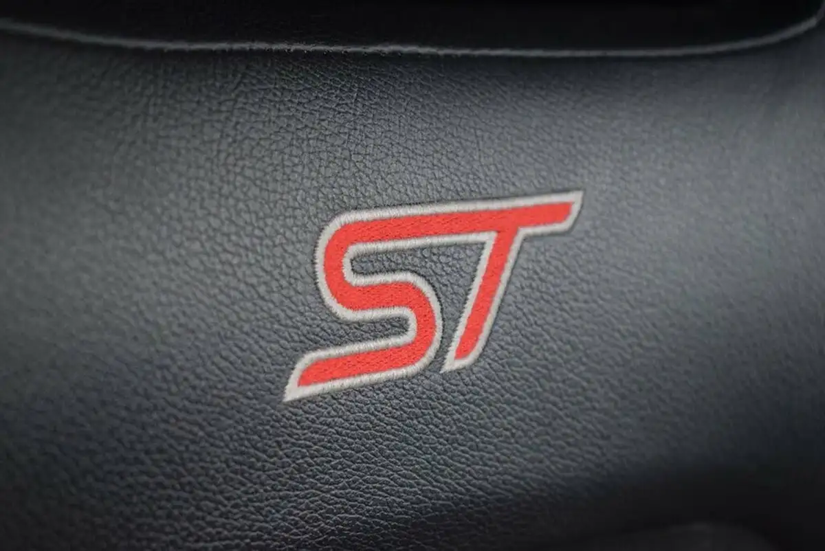2020-ford-fiesta-15t-st-3-5d-big-23