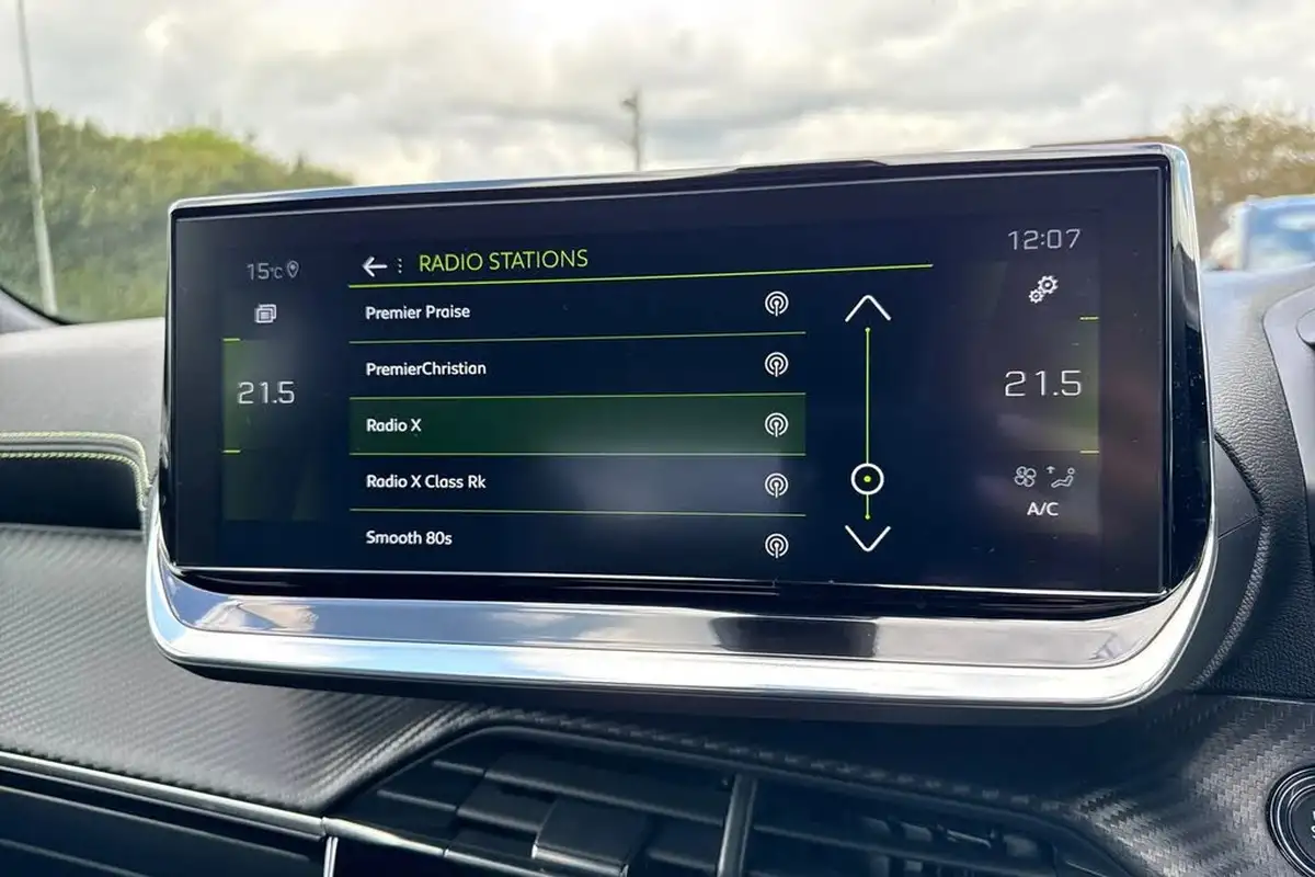 2020-peugeot-2008-suv-12-puretech-gt-line-big-45