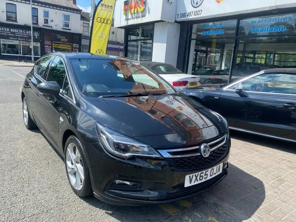 2015-vauxhall-astra-16cdti-sri-nav-136ps-ss-hatchback-big-2