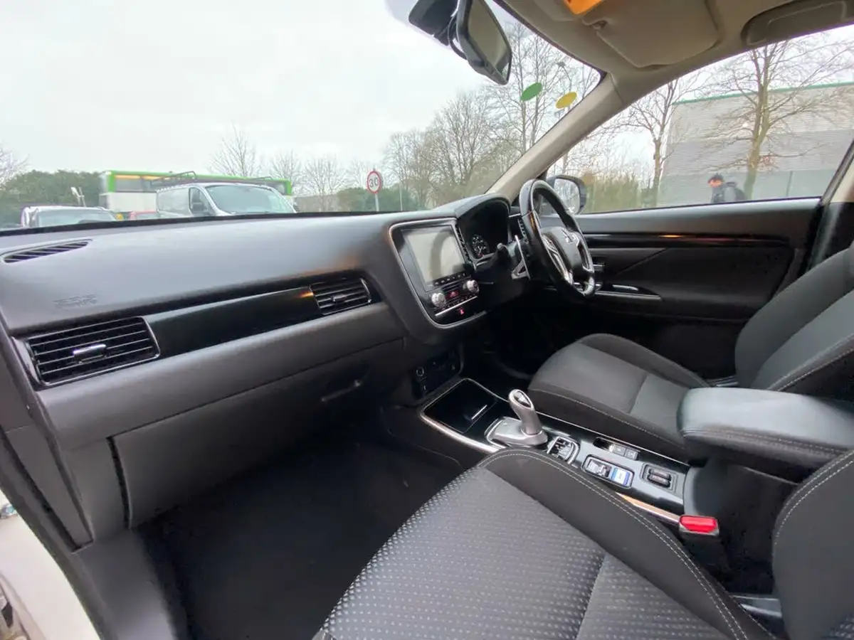 2020-mitsubishi-outlander-24-reflex-plus-commercial-big-47