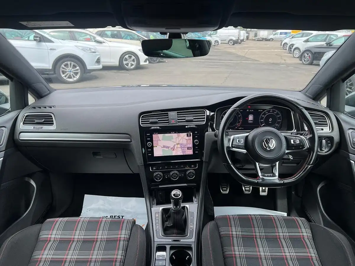 2017-volkswagen-golf-20-tsi-gti-230ps-ss-5d-big-9