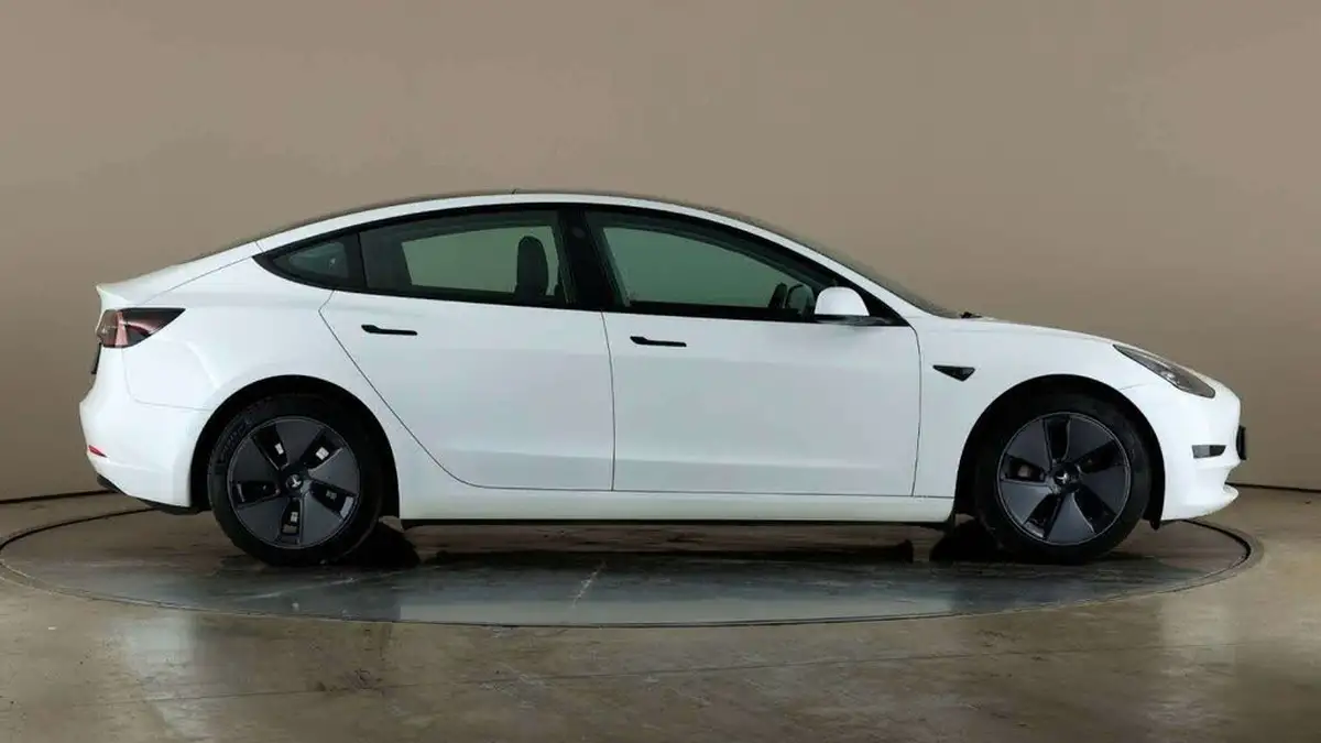 2021-tesla-model-3-e-standard-plus-big-1