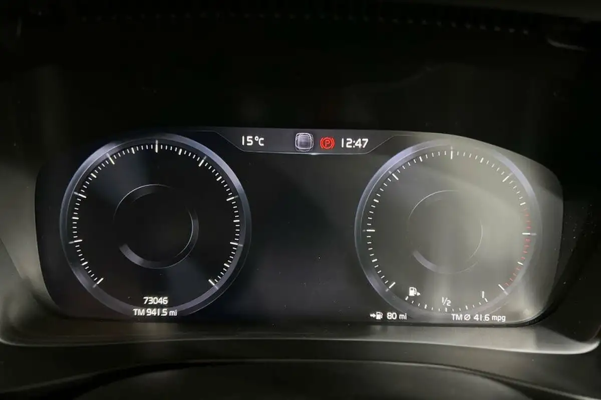 2019-volvo-xc40-20td-d3-momentum-big-13