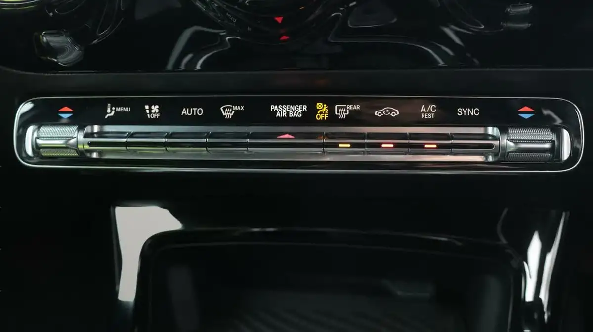 2020-mercedes-benz-a-class-13-a200-amg-line-executive-hatchback-5d-big-12