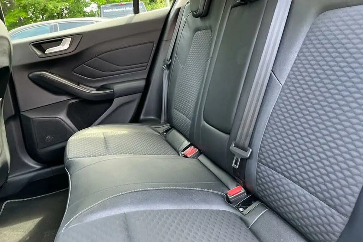 2018-ford-focus-big-19