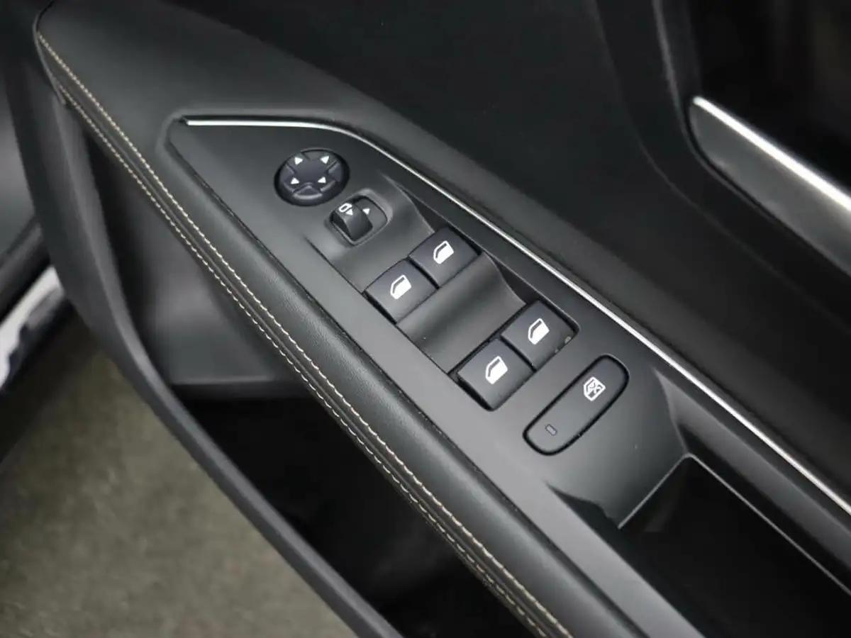 2020-peugeot-3008-suv-12-puretech-gt-line-premium-big-24