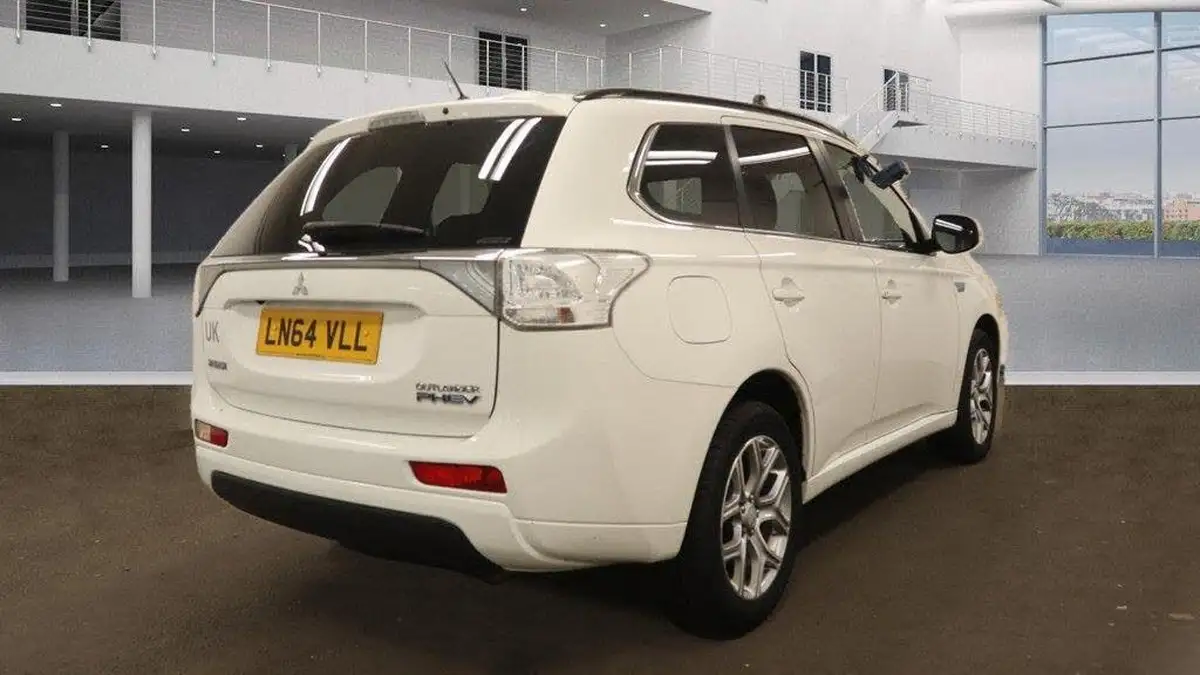 2014-mitsubishi-outlander-20-gx4h-big-8