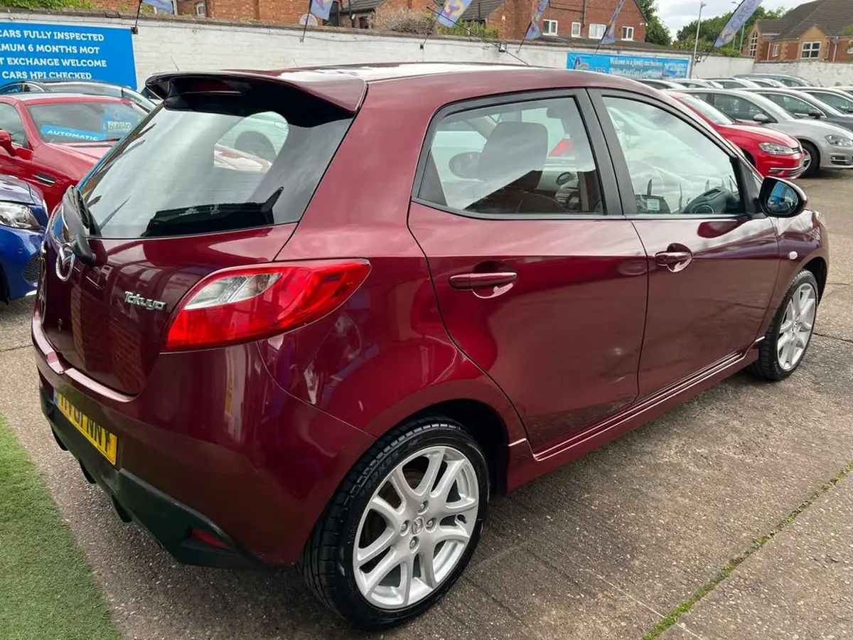 2011-mazda-mazda2-13-takuya-big-14