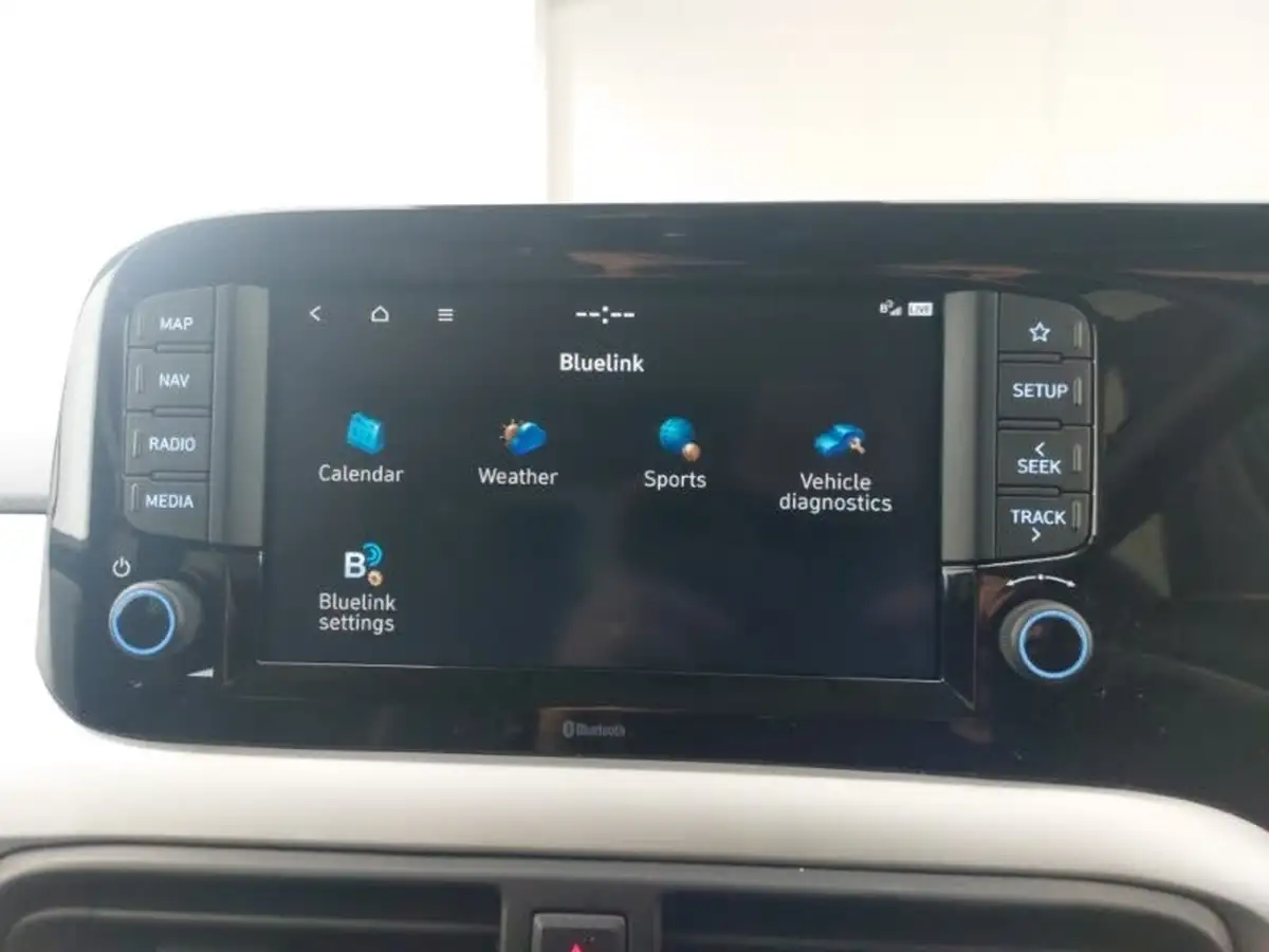2024-hyundai-i10-10-premium-63ps-auto-big-17
