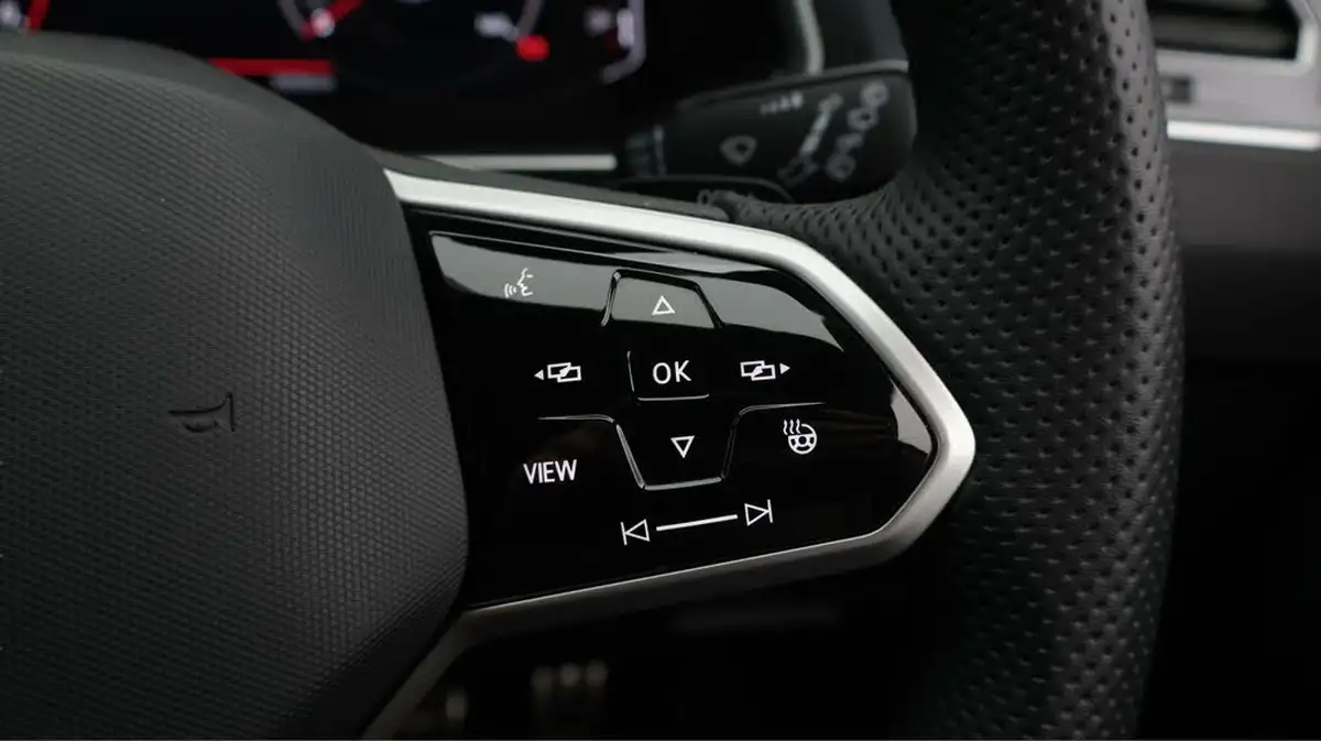 2021-volkswagen-tiguan-15-tsi-r-line-big-24