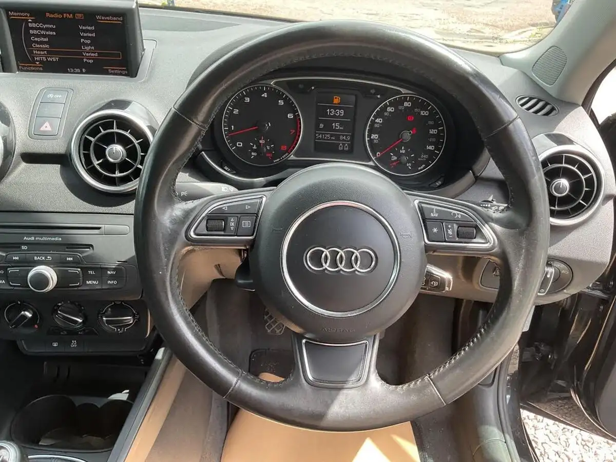 2011-audi-a1-14-sport-tfsi-hatchback-3d-big-17
