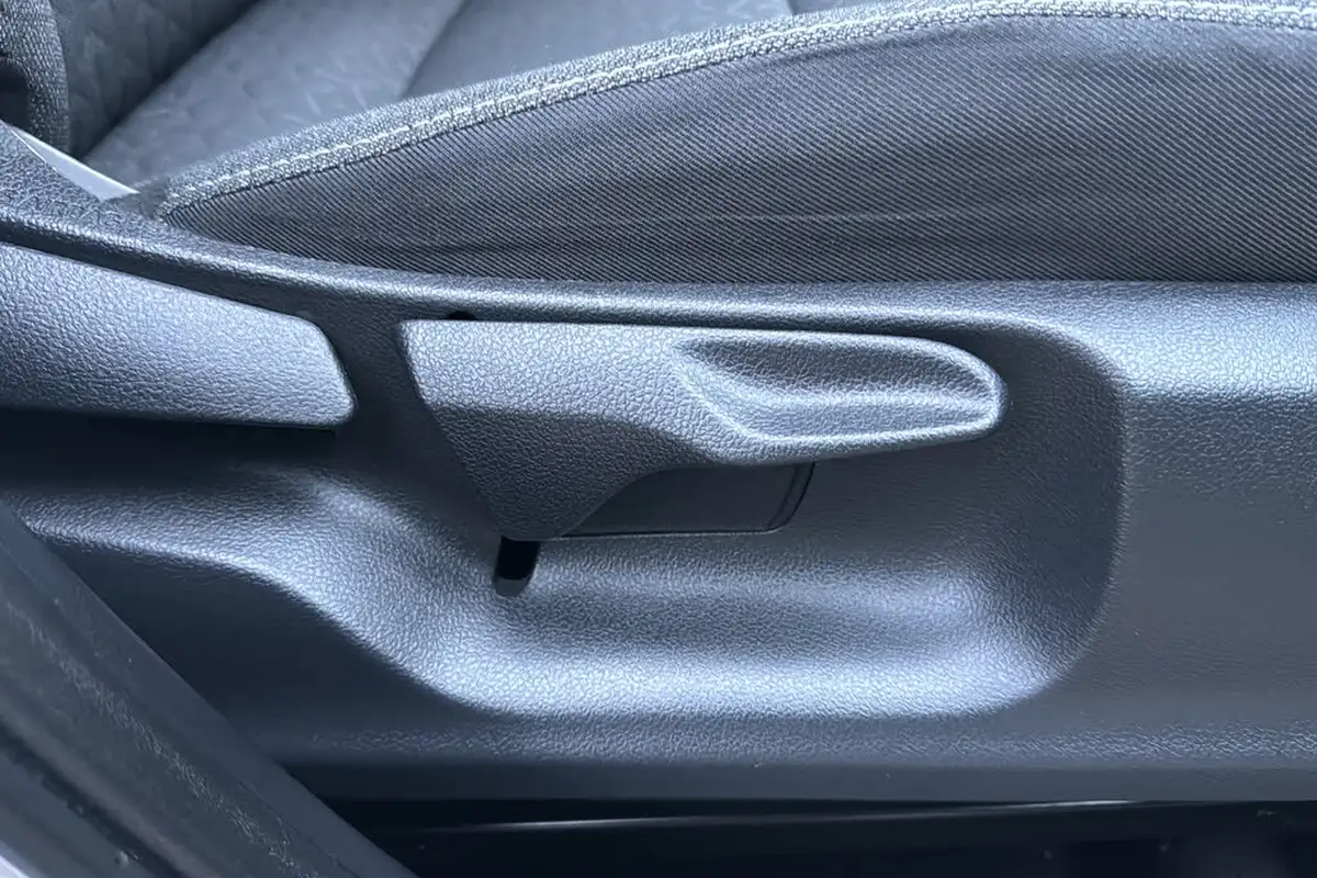 2022-toyota-yaris-15-vvt-i-design-panoramic-roof-big-30