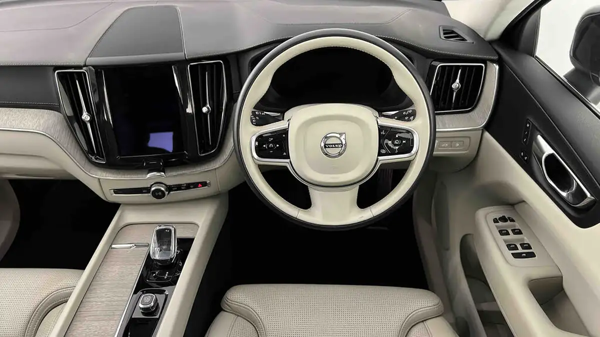 2021-volvo-xc60-20-t6-inscription-350bhp-big-10