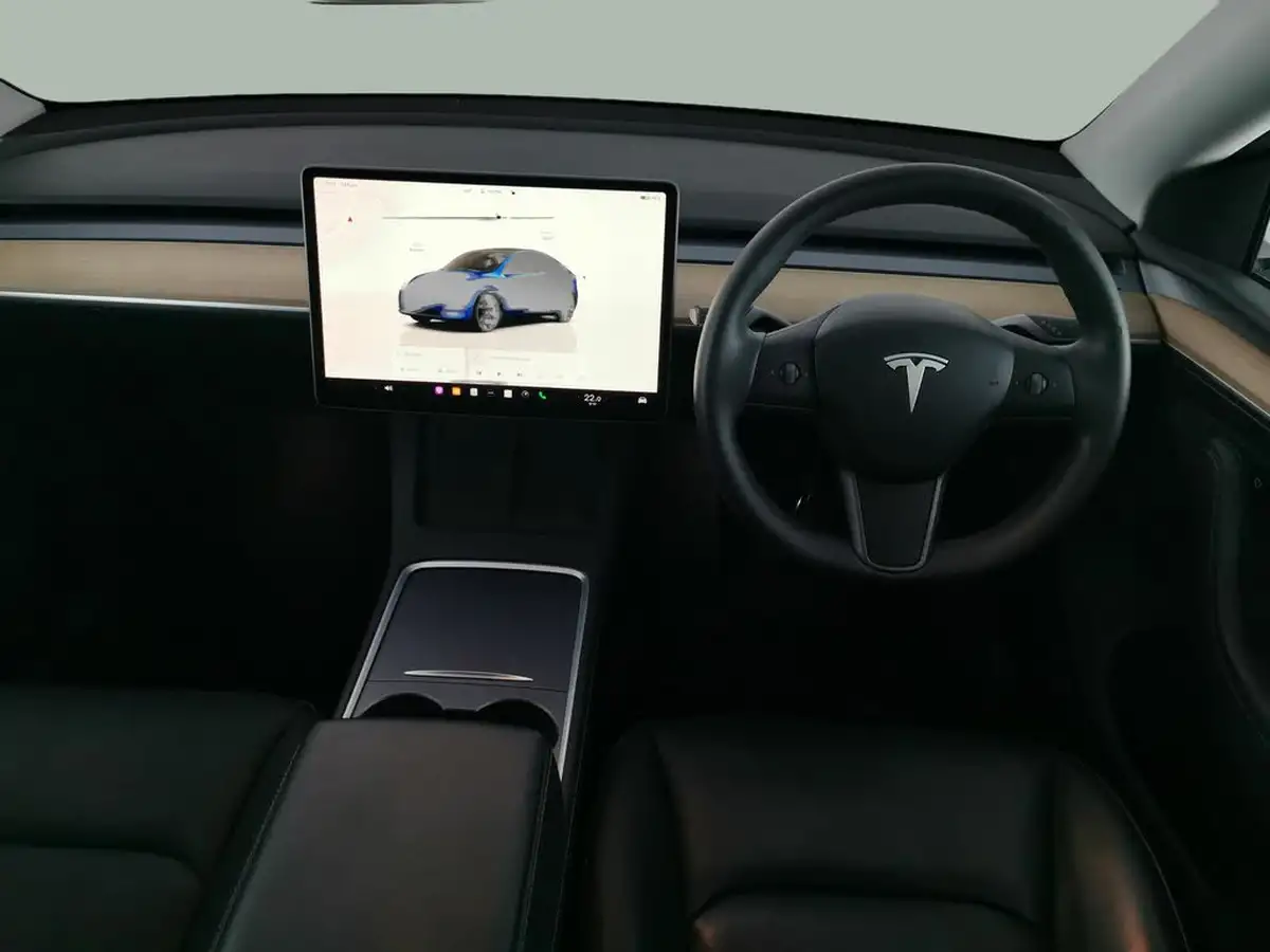 2022-tesla-model-y-e-long-range-big-10