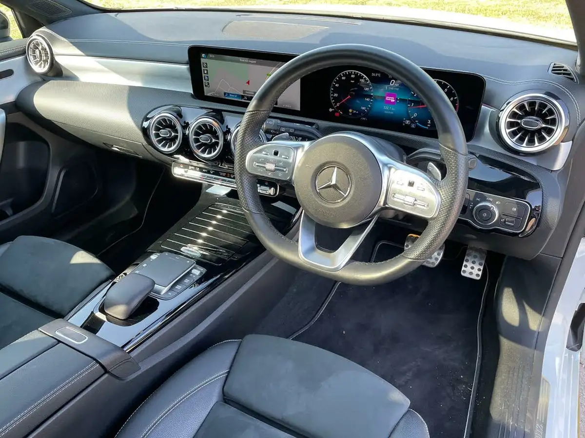 2021-mercedes-benz-a-class-13-a200-exclusive-edition-7g-dct-big-10