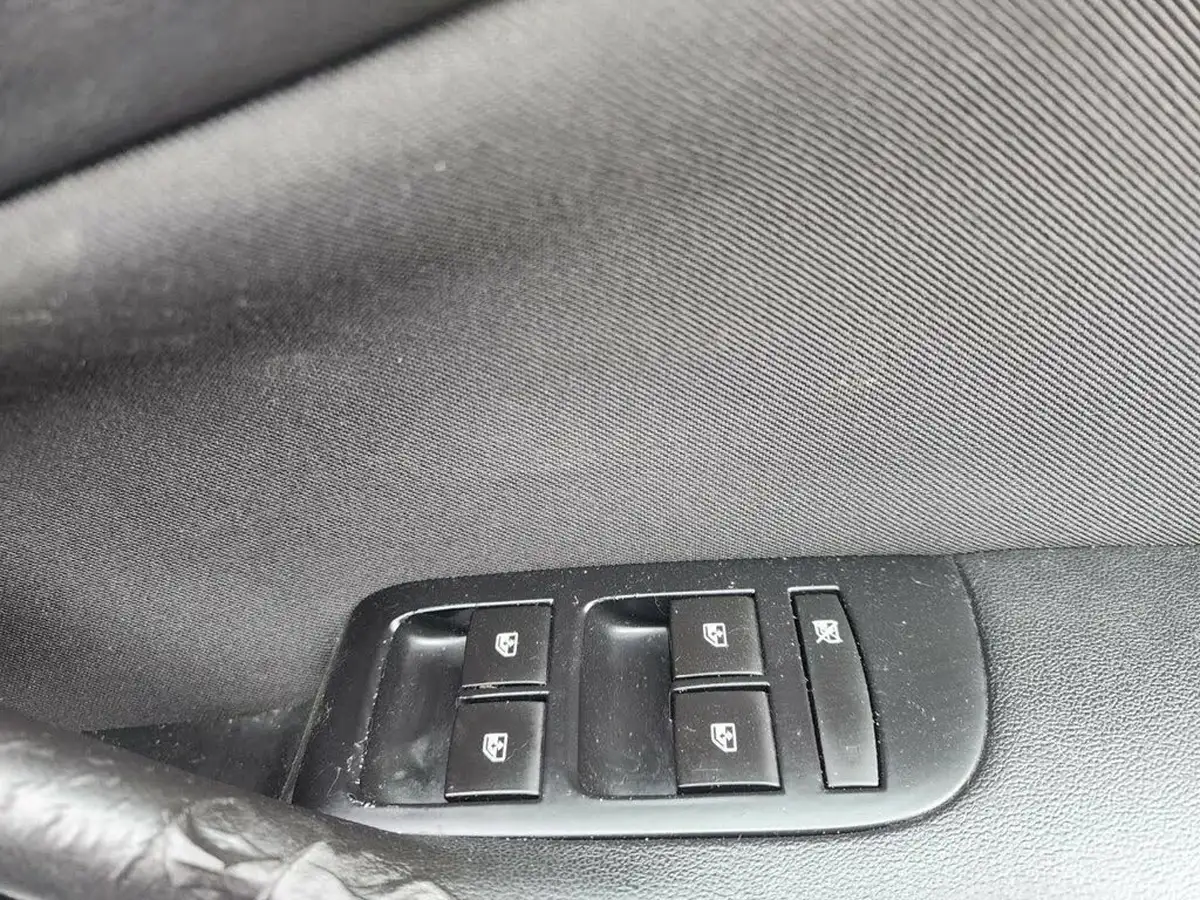 2016-vauxhall-zafira-tourer-20cdti-sri-auto-big-25