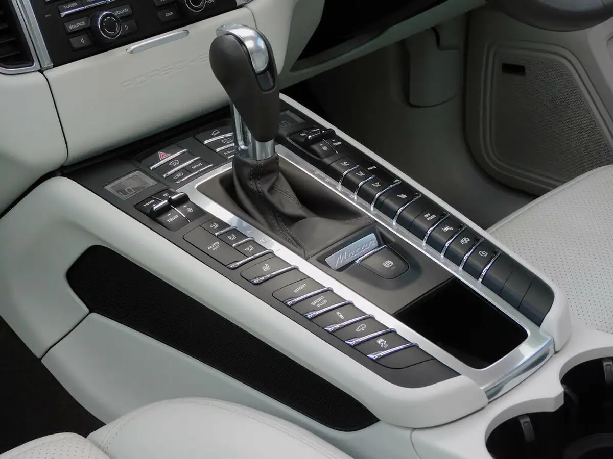 2015-porsche-macan-36-turbo-big-31
