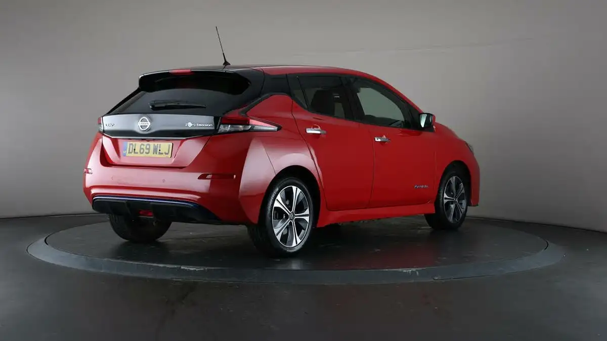 2020-nissan-leaf-e-e-tekna-big-70