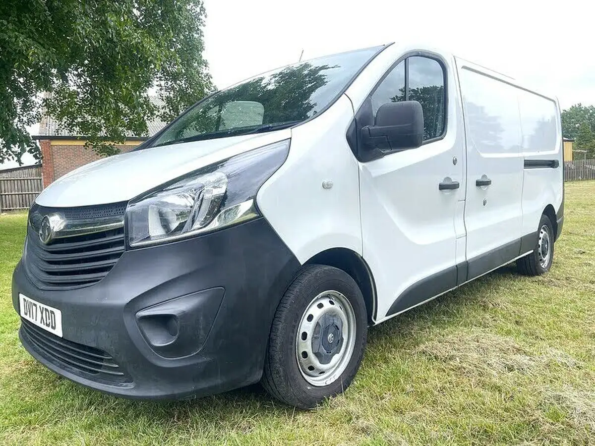 2017-vauxhall-vivaro-16cdti-2900-l2h1-120pseu6-panel-van-big-3