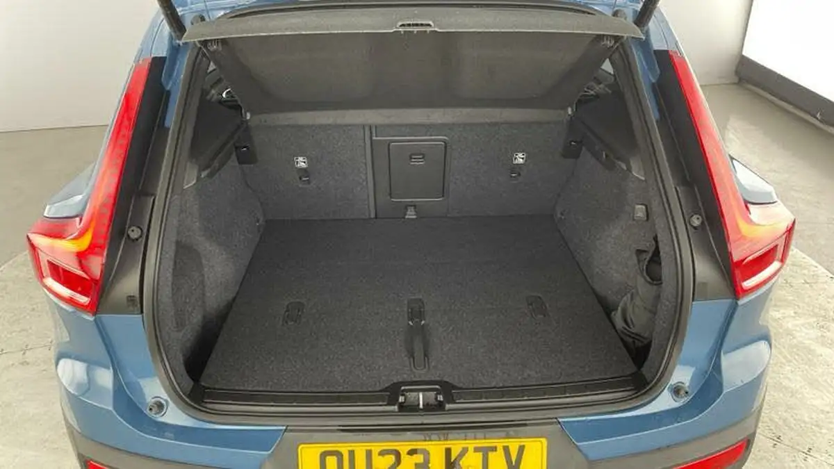 2023-volvo-xc40-20-b4-ultimate-big-32