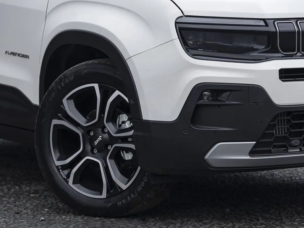2025-jeep-avenger-12-gse-summit-big-19