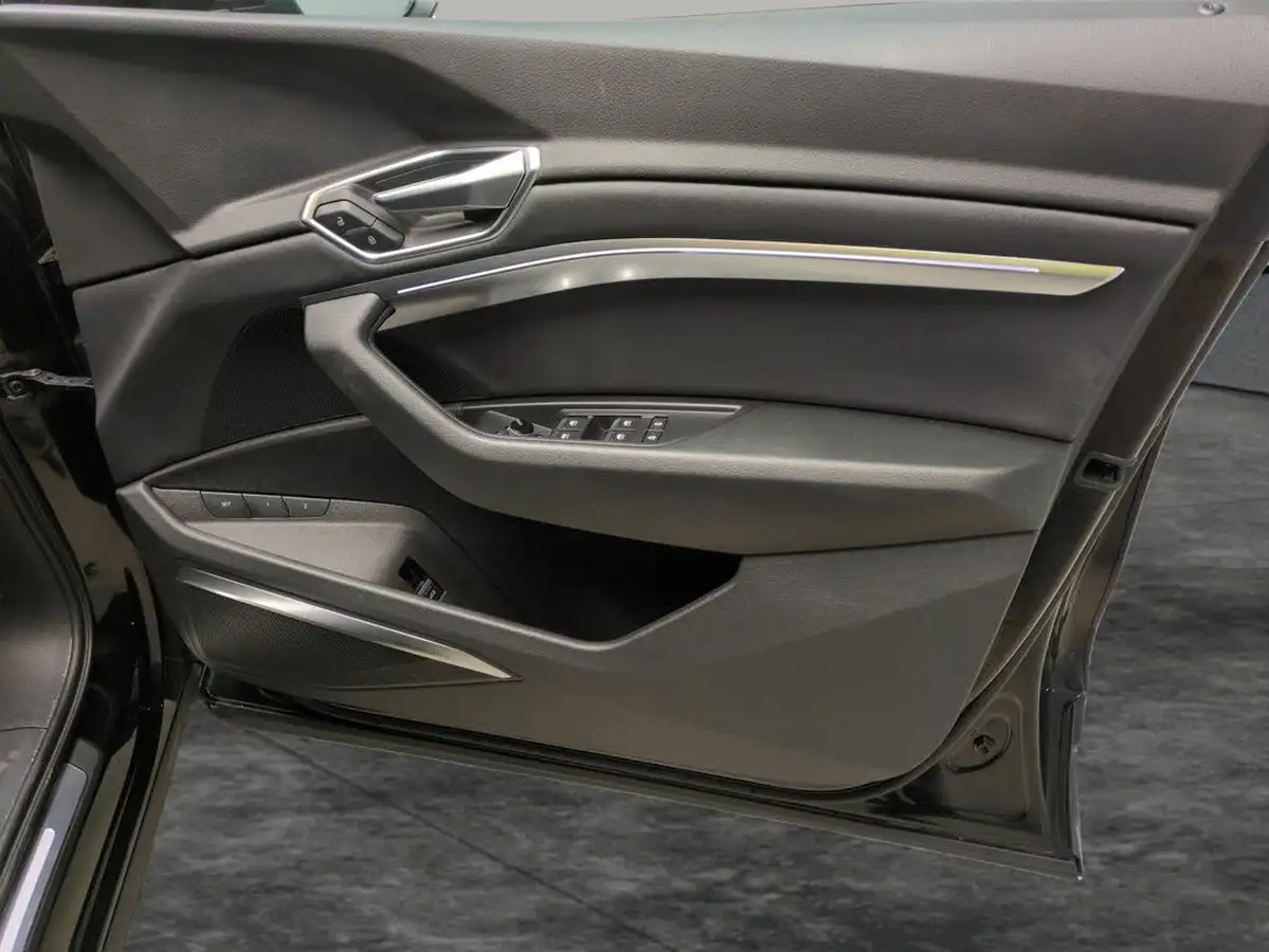 2021-audi-e-tron-50e-technik-station-wagon-big-40