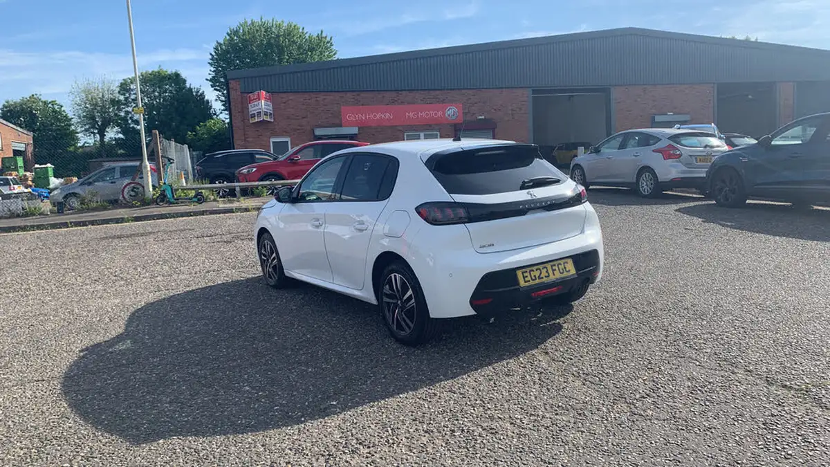 2023-peugeot-208-12-puretech-allure-premium-100ps-big-4