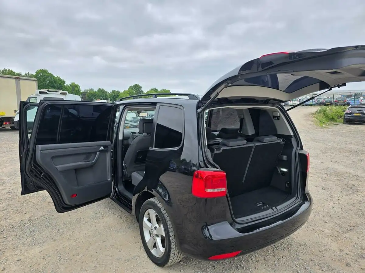 2014-volkswagen-touran-big-11
